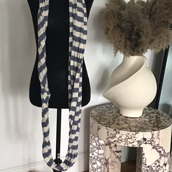 Splendid Super stylish striped scarf - Picture 5 of 5